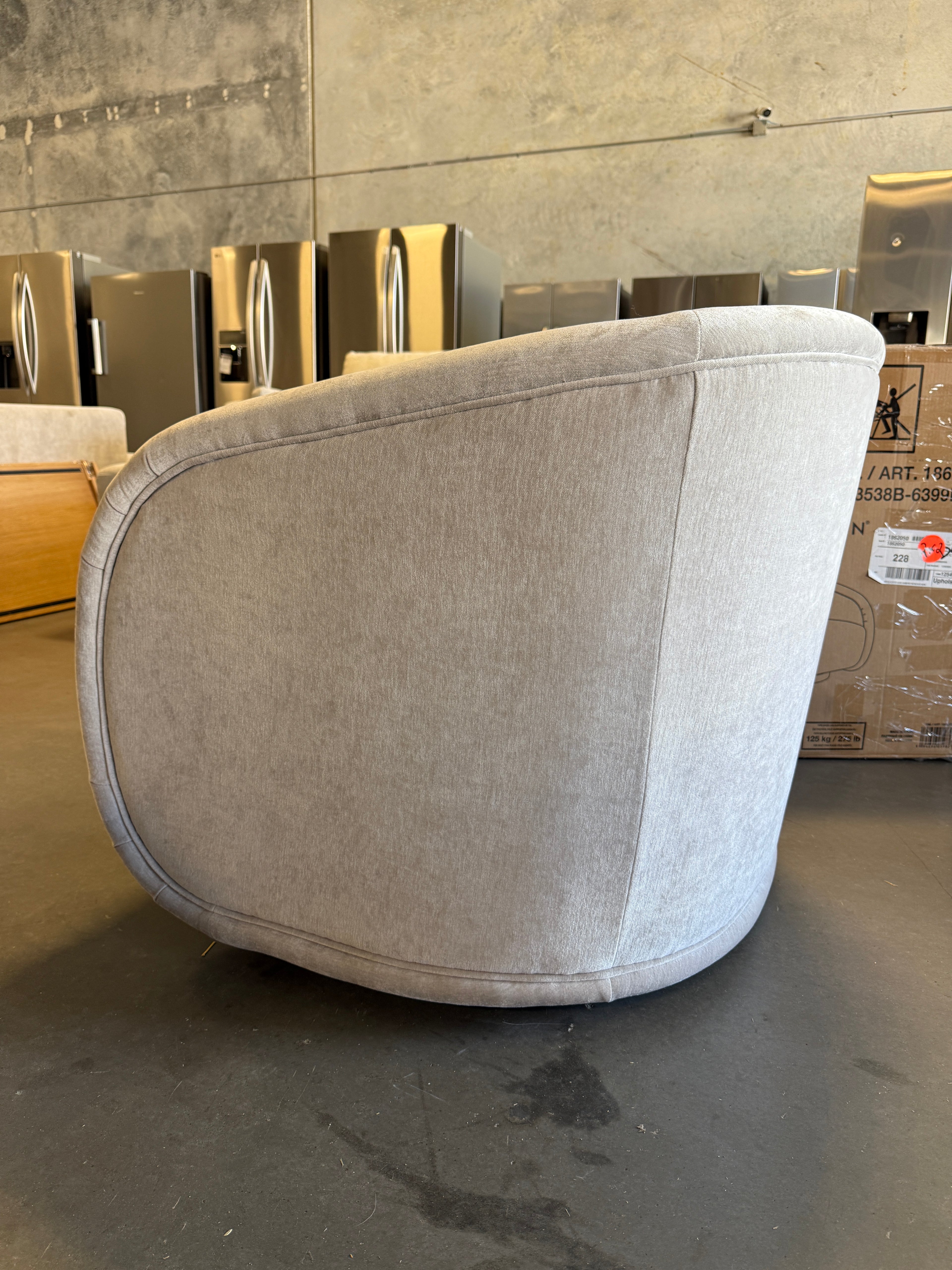 Henredon Aspen Hill Fabric Swivel Chair