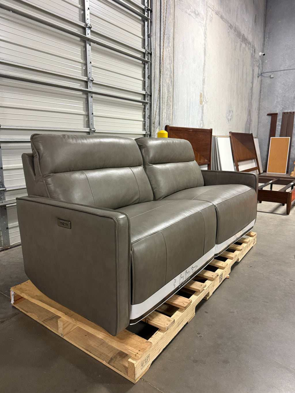 Henredon Keira Leather Zero-Gravity Reclining Sofa